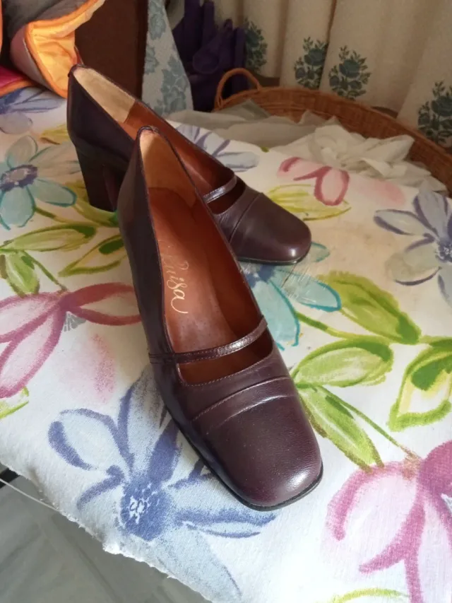 Zapatos de tacón burdeos