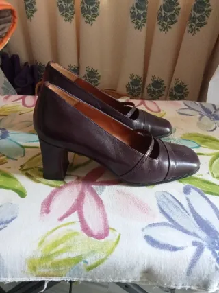 Zapatos de tacón burdeos