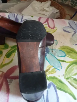 Zapatos de tacón burdeos