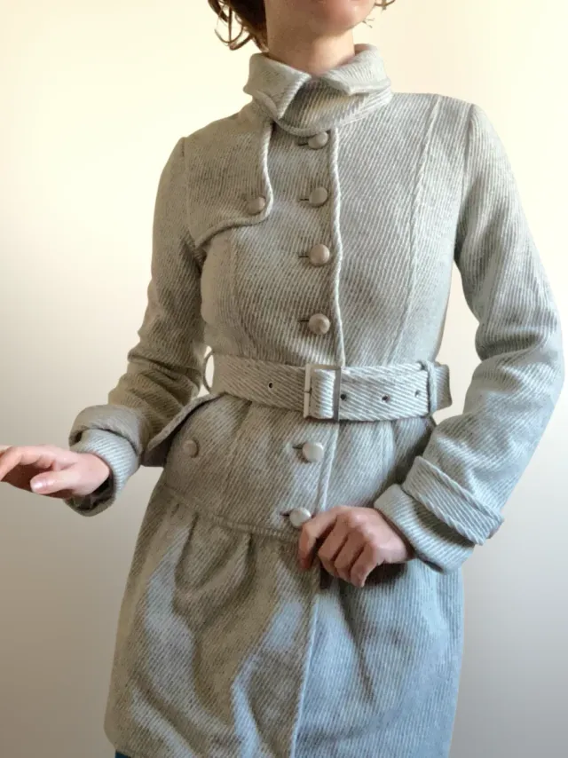 Cappotto grigio stile lolita sfiancato con cintura