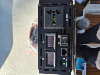 Inversor de Corriente Pura Onda Senoidal 12V a 220