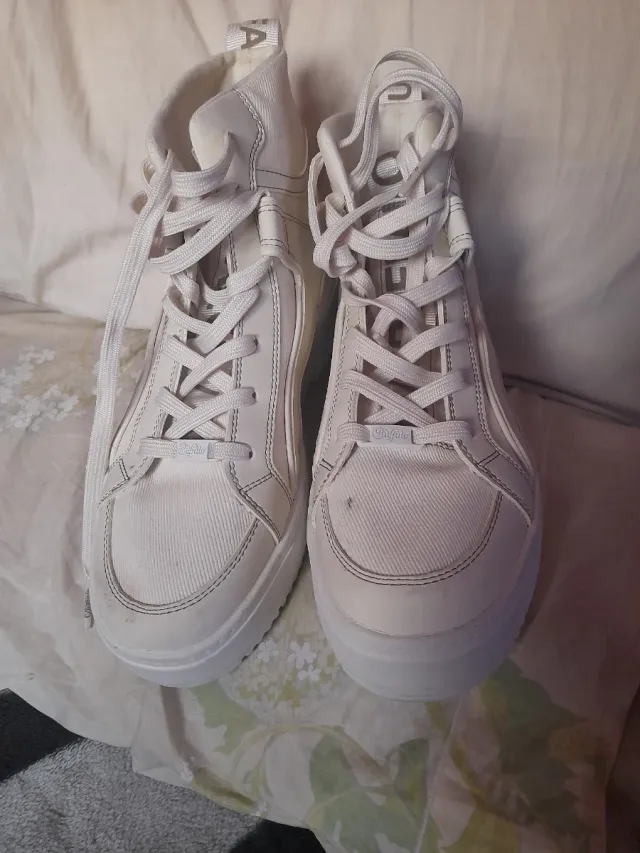 Botas Buffalo blancas