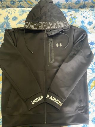 Chaqueta Under Armour Negra con Logo