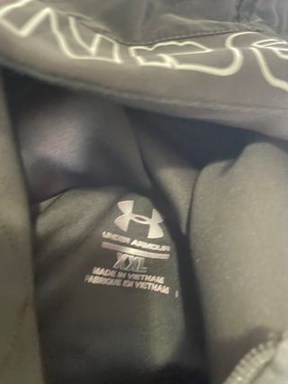 Chaqueta Under Armour Negra con Logo