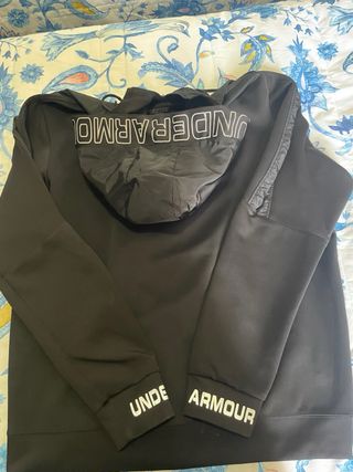 Chaqueta Under Armour Negra con Logo