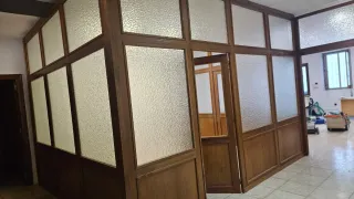 Paneles divisores de oficina madera y cristal