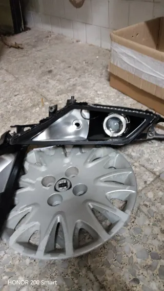 Fari Lancia Y 843 (2002) per cambio progetto.