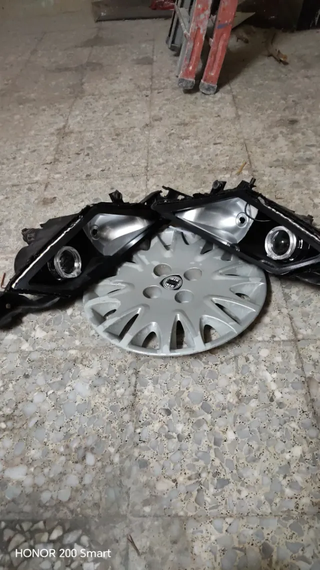 Fari Lancia Y 843 (2002) per cambio progetto.