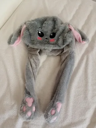 Gorro divertido con orejas de conejo