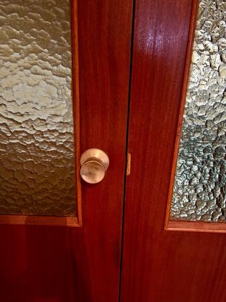 Puerta doble madera con cristales texturizados