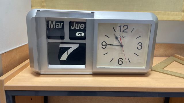 Reloj de mesa o de pared antiguo Olympus