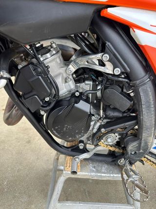 KTM 125 2024 - moto en muy buen estado