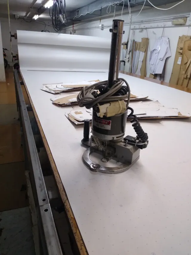 Taladro para marcar piquetes de confección