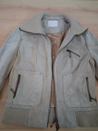 Cazadora serraje beige Stradivarius