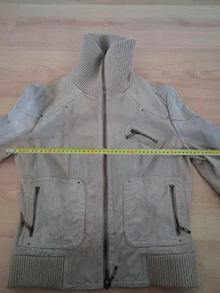 Cazadora serraje beige Stradivarius