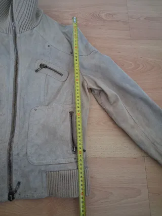 Cazadora serraje beige Stradivarius