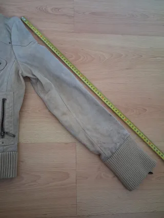 Cazadora serraje beige Stradivarius