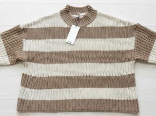 Jersey corto de rayas beige y blanco