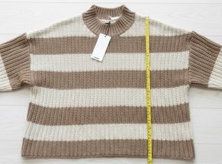 Jersey corto de rayas beige y blanco