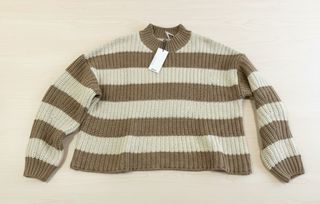 Jersey corto de rayas beige y blanco