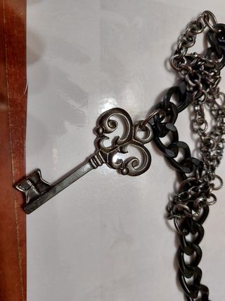 Colgante de llave con cadena