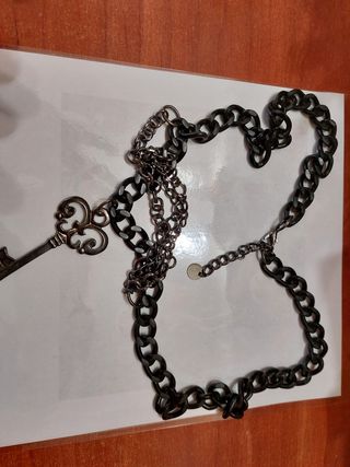 Colgante de llave con cadena