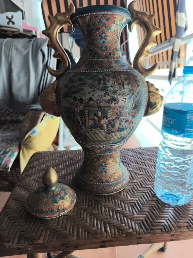 Jarrón Chino Cerámica y Metal Dorado