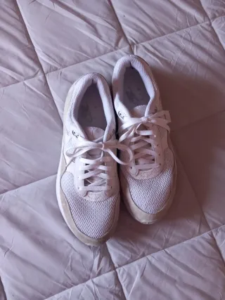 Zapatillas Nike Air Max Beige y Blancas