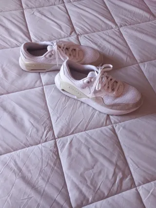 Zapatillas Nike Air Max Beige y Blancas