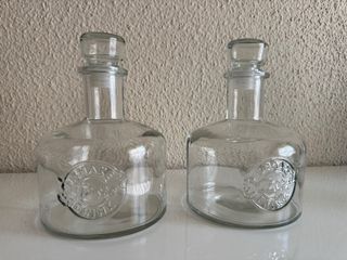 2 bottiglie in vetro per decorazione/liquore/olio