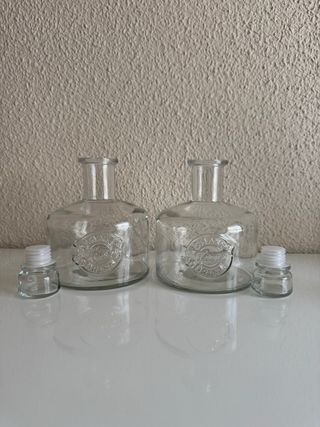 2 bottiglie in vetro per decorazione/liquore/olio