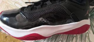 Zapatillas Jordan 11 Talla 39 Negras Rojas