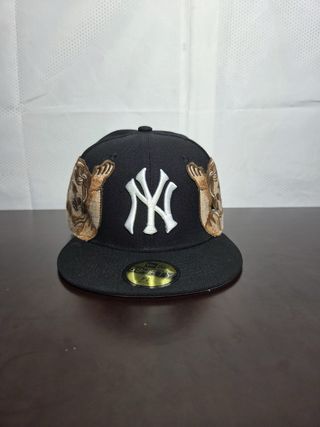 Gorra New Era NY Negra con Detalles Beige