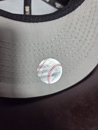 Gorra New Era NY Negra con Detalles Beige