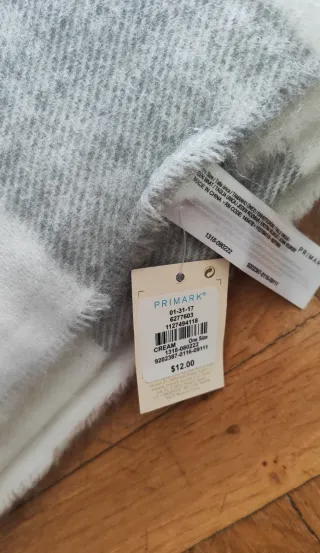 Maxi bufanda gris y blanca Primark