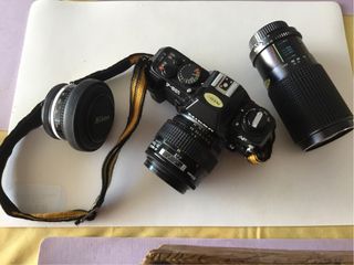 Cámara Nikon AF F-501 con objetivos .....