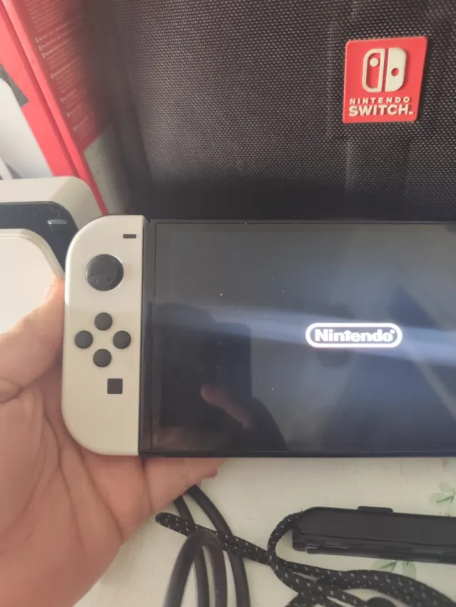 Nintendo Switch OLED Bianca e Nera