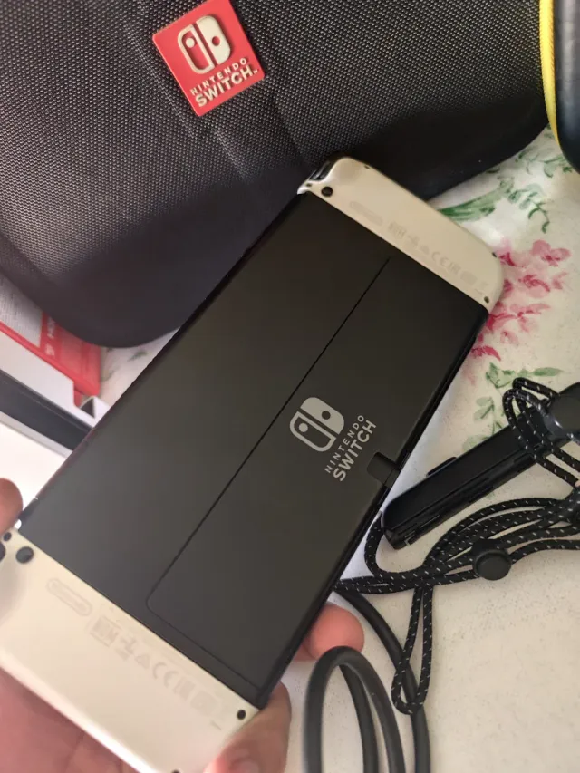 Nintendo Switch OLED Bianca e Nera