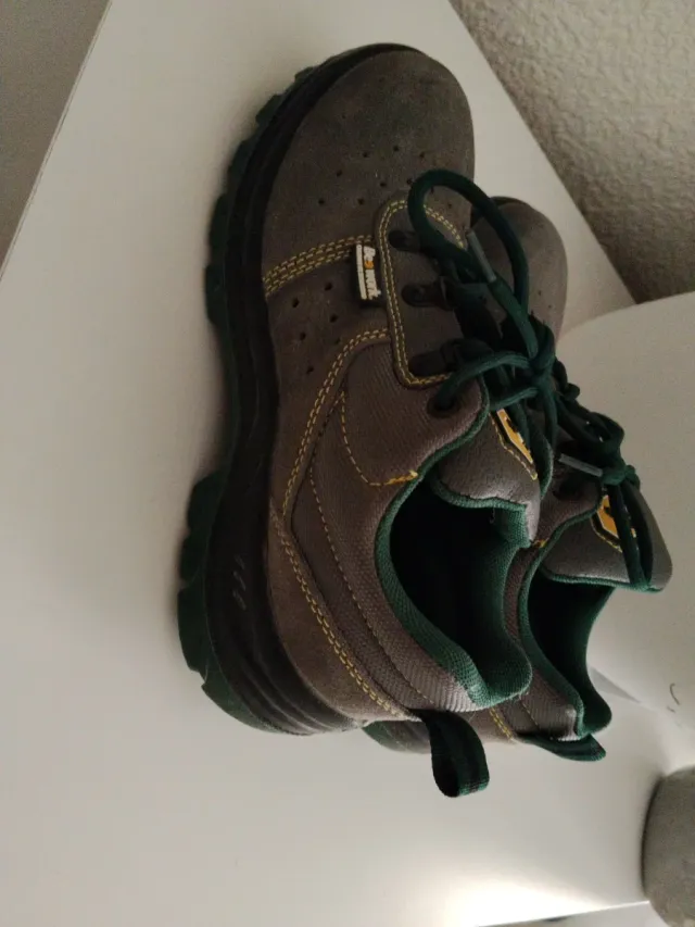 Zapatos de seguridad grises y verdes talla 39