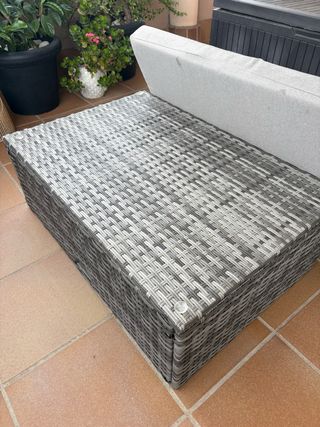 Mesa de terraza ratán gris y blanco