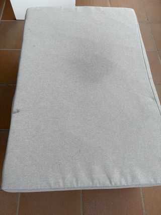 Mesa de terraza ratán gris y blanco