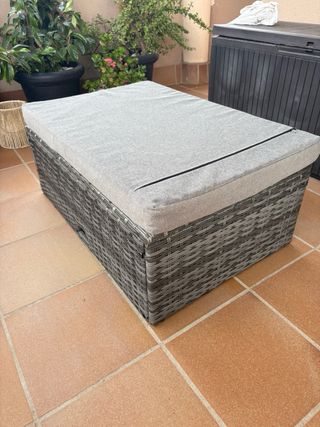 Mesa de terraza ratán gris y blanco