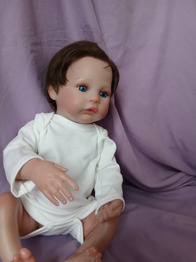 Bambola reborn con occhi blu