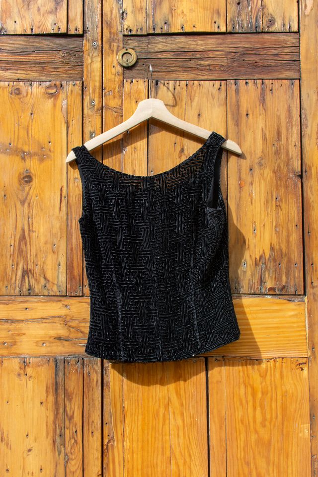 Estudio Erre Top Negro Terciopelo Tachuelas