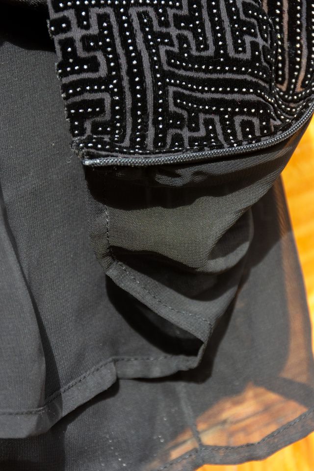 Estudio Erre Top Negro Terciopelo Tachuelas