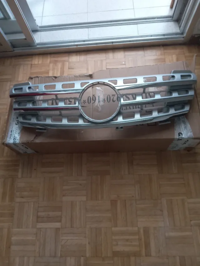 Parrilla Radiador Mercedes-Benz