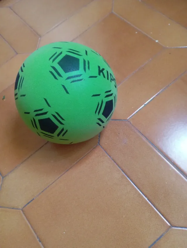 Pelota verde KIPSTA