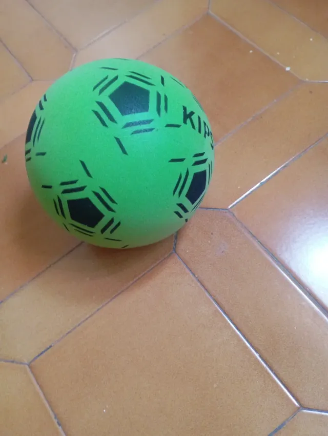 Pelota verde KIPSTA