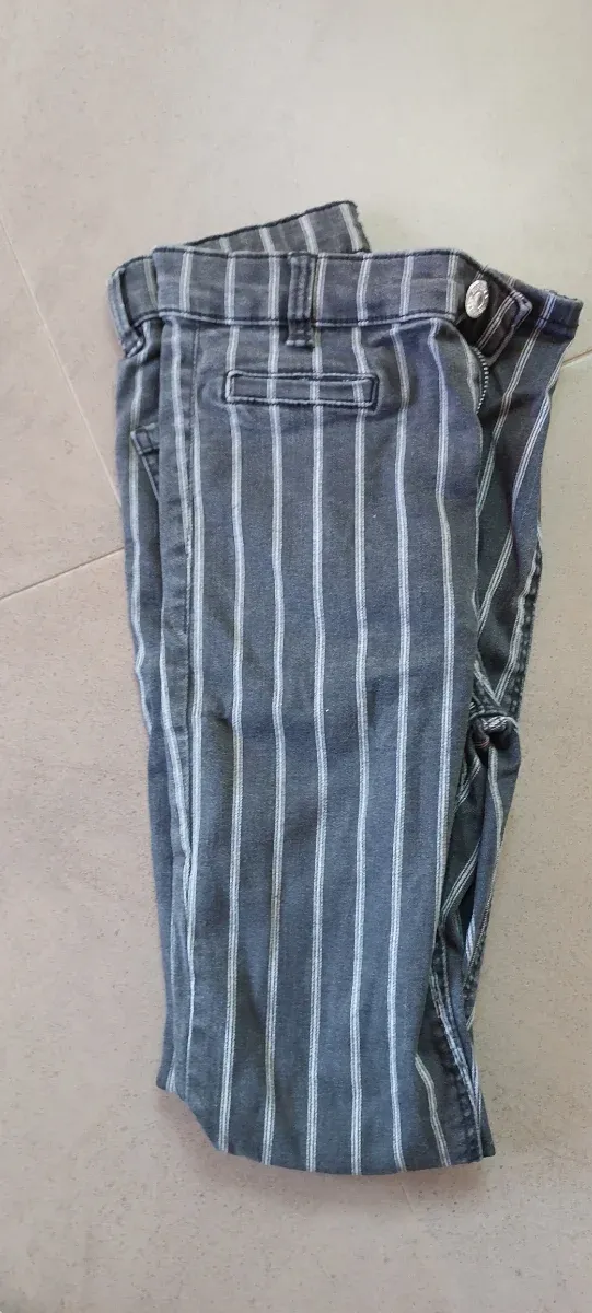 Vaqueros Bershka rayas grises y blancas Talla XS
