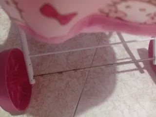 Carrito de muñecas Hello Kitty rosa